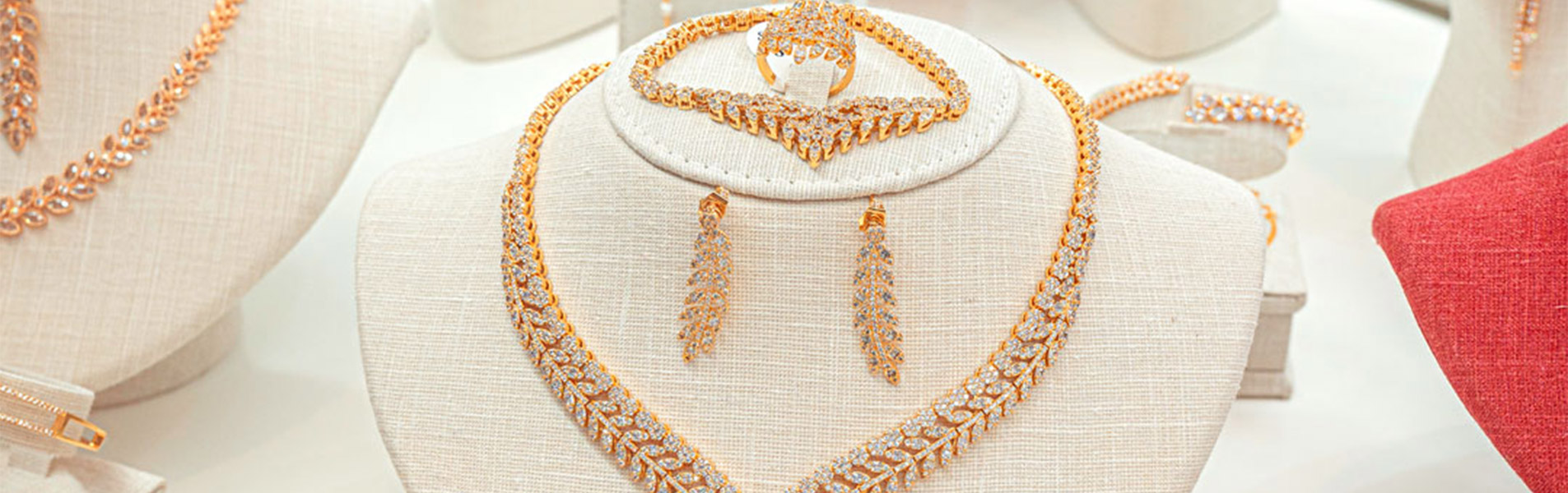 taj-al-reem-accessories-banner.jpg